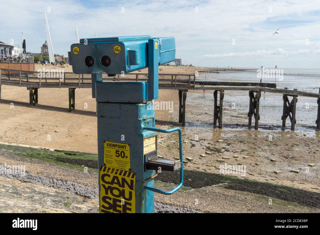 Binocoli sul lungomare. Focus sui binocoli. Southend, Essex Foto Stock