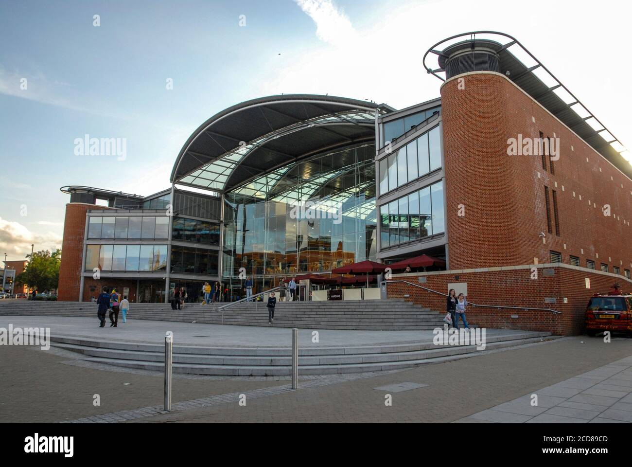 Il Forum Millennium Building per East Anglia nella capitale della contea di Norwich a Norfolk, Gran Bretagna. Foto Stock