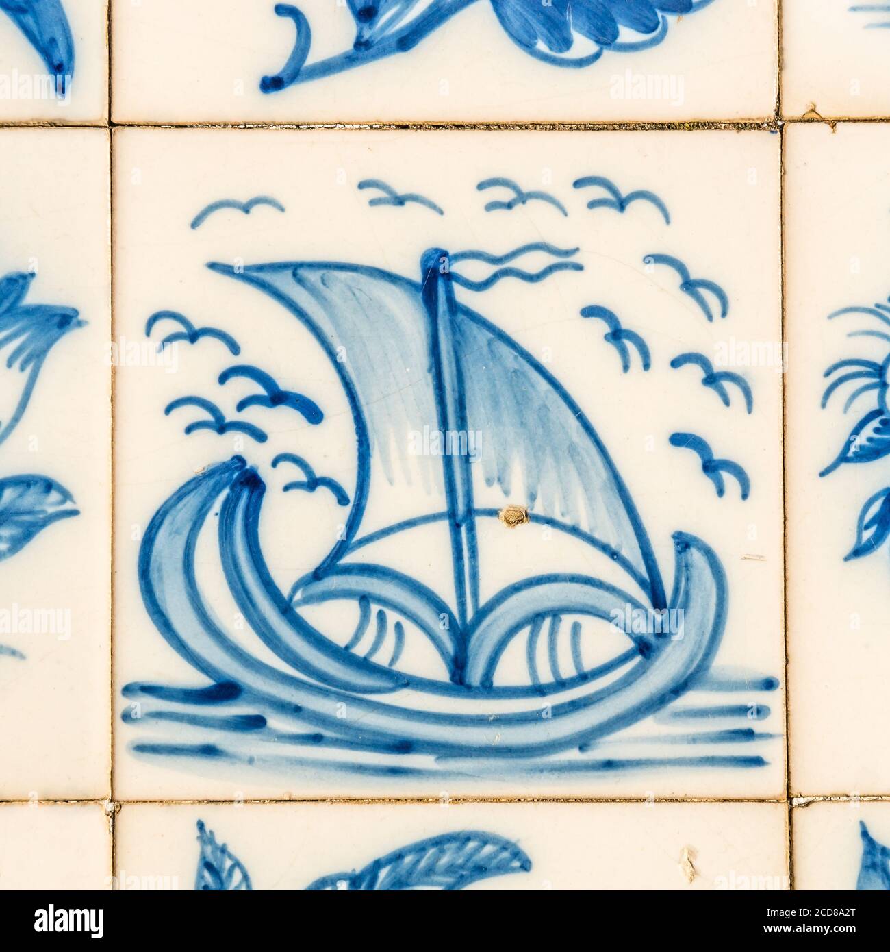 Closeup di una bella parete fatta con piastrelle in ceramica Foto Stock