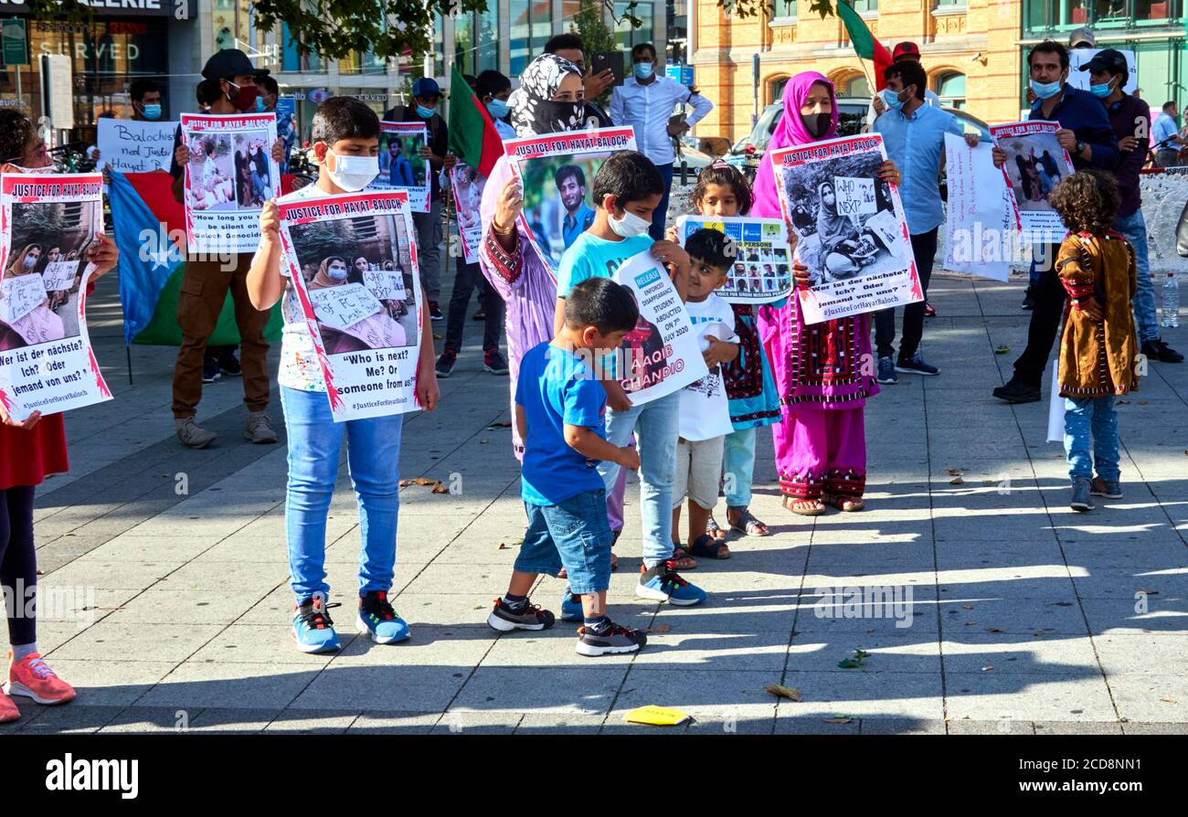 Hannover, Germania, 22 agosto 2020: Manifestazione contro il genocidio della popolazione del Beluchistan e l'assassinio del combattente per la libertà Hayat Baloc Foto Stock