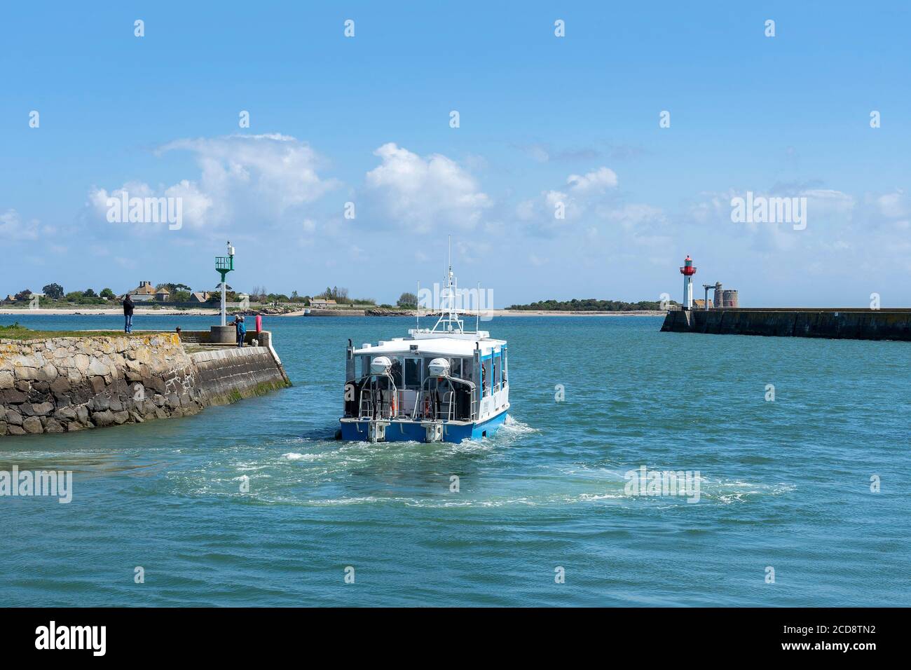 Francia, Manica, Saint-Vaast la Hougue, uscita del Porto di Saint-Vaast-la-Hougue Foto Stock