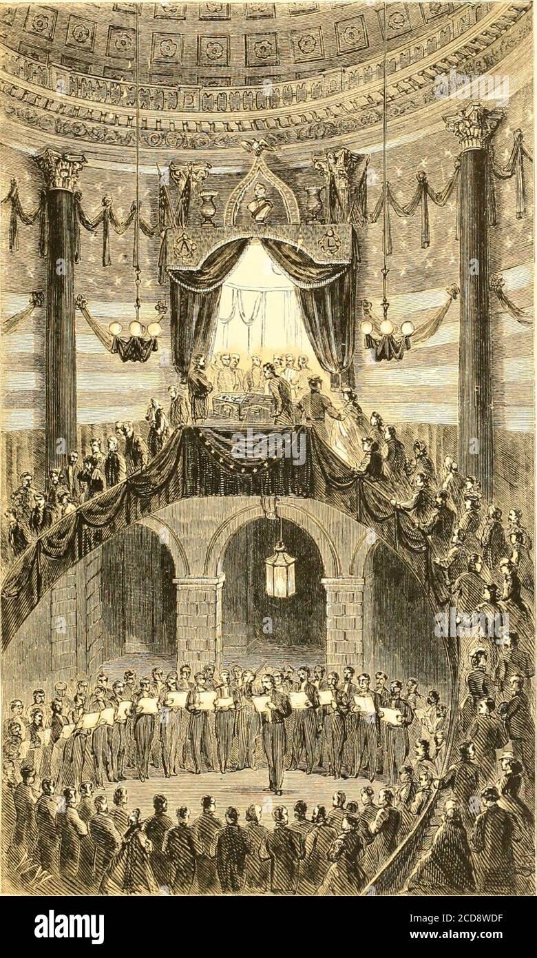 . Osssequie di Abraham Lincoln, nella città di New York, sotto gli auspici del comune Consiglio. Eard fi-omthe neighl^orhood della catafalque, il suono liada più emozionante effetto il coro consisteva di circa settanta voci. I club di Tlie rappresentavano weret Lie Quartette, di Iloboken, della Concordia tedesca e di Ilarmonia. Su calcoli accurati fatti per quanto riguarda il numero(&gt;f persone che passano la biera, si è trovato che una media di circa ottanta persone passavano in un min-uto; tliat è, quaranta da entrambi i lati, Tliis wouldallos^ per l'intero niinil)ir durini. Tlie ventiquattro ore, non lontano fioni a hu Foto Stock