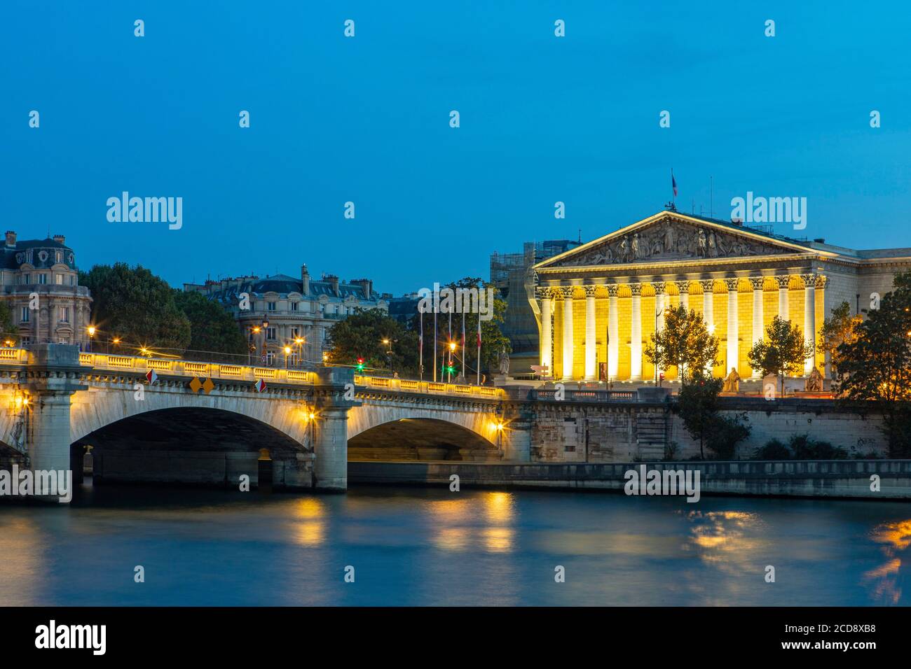 Francia, Parigi, zona dichiarata Patrimonio Mondiale dall'UNESCO, Ponte della Concorde e l'Assemblea Nazionale Foto Stock