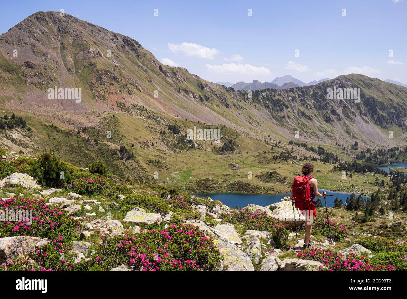 Francia, Hautes Pirenei, gli escursionisti a piedi fino al rifugio e laghi di Bastan, GR10 sentiero Foto Stock
