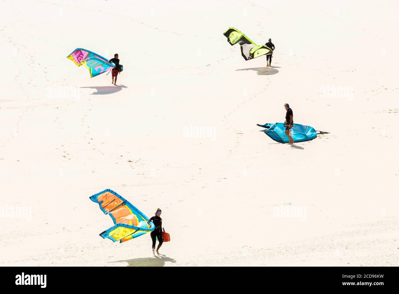 Marocco, Oued ed-Dahab, Dakhla, vista di un luogo nautico di kite-surf in un deserto Foto Stock