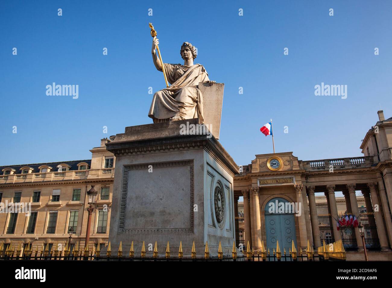 Francia, Parigi, zona dichiarata Patrimonio dell'Umanità dall'UNESCO, il Palais Bourbon, sede dell'Assemblee Nationale (Assemblea nazionale francese) Foto Stock