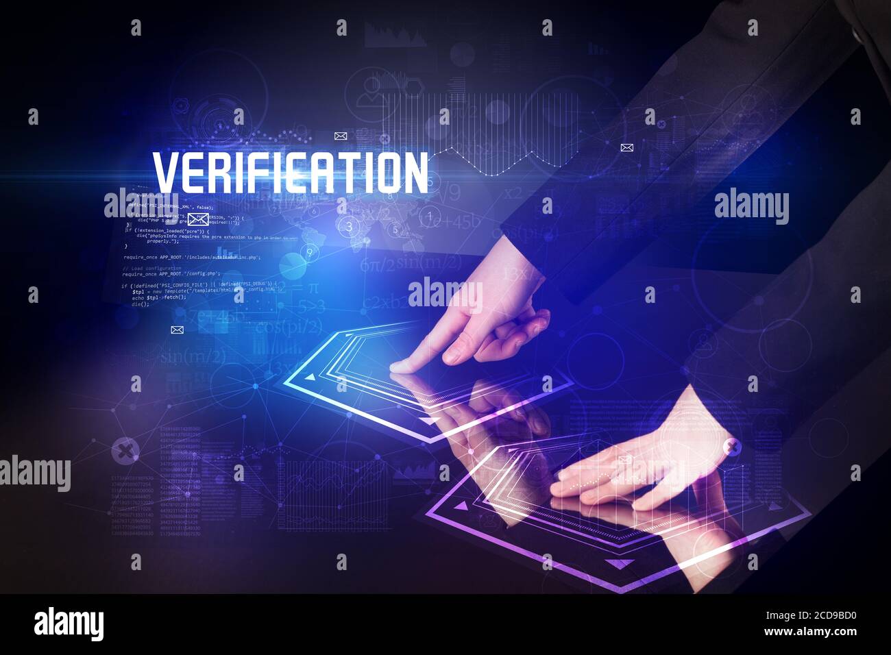 Tabella digitale toccante a mano con iscrizione DI VERIFICA, nuovo concetto di sicurezza di età Foto Stock