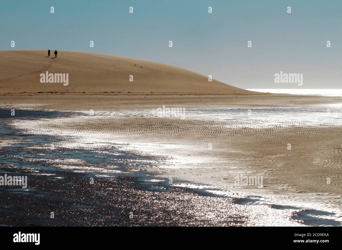Marocco, Sahara occidentale, Dakhla, sito della duna bianca che si erge tra la laguna e le montagne Foto Stock