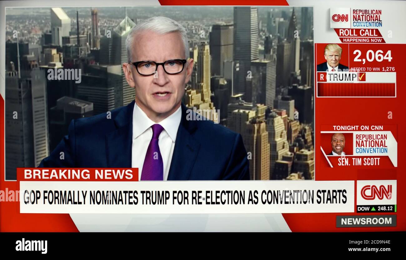Uno screenshot della CNN di Anderson Cooper che riferisce durante la Convention Nazionale Repubblicana del 2020 dove il GOP ha nuovamente nominato Donald Trump. Foto Stock