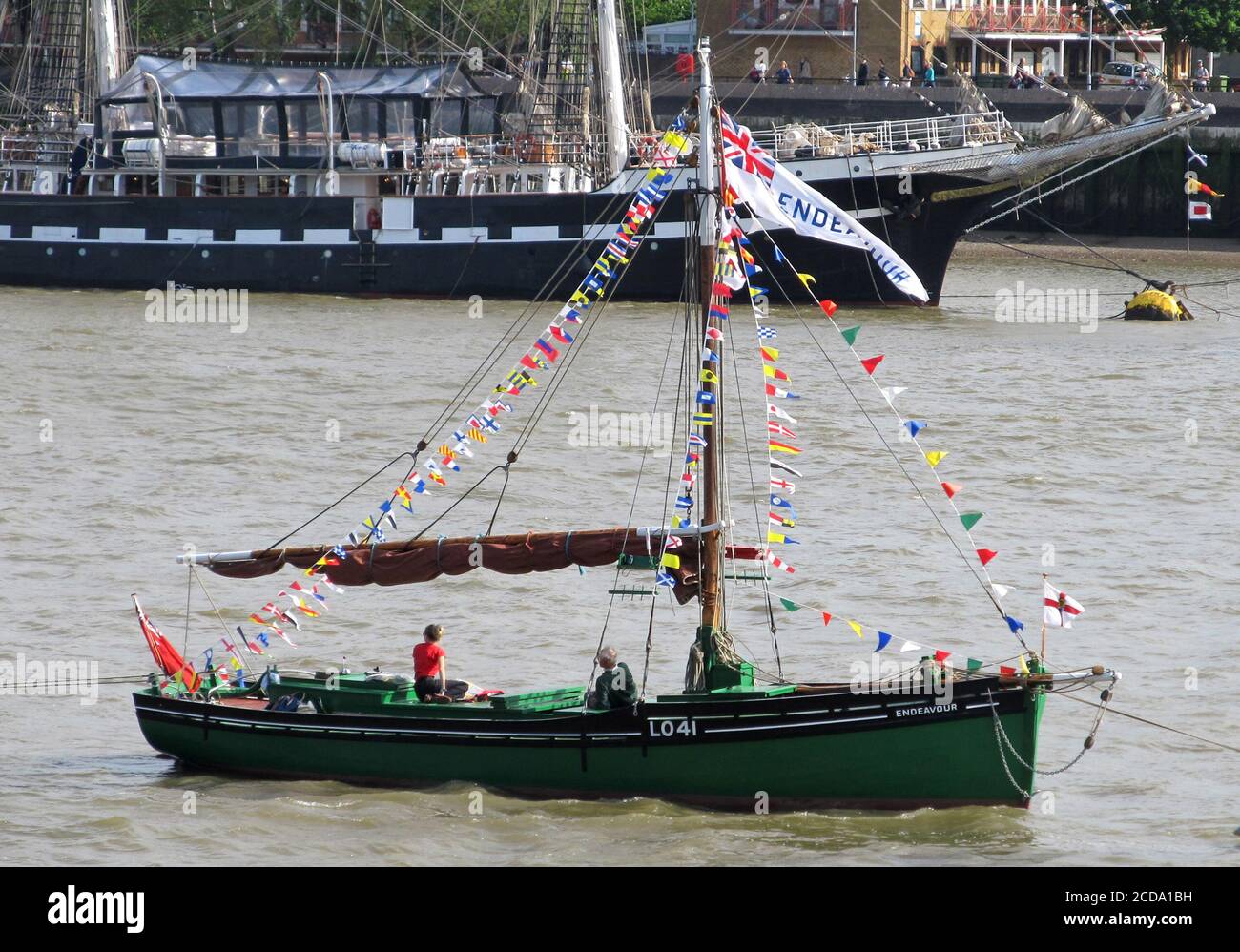 Cockle boat Endeavour all'80° anniversario operazione Dynamo Dunkirk evacuazione piccole navi commemorative rally, St. Catherine's Docks, Londra 2020. Foto Stock