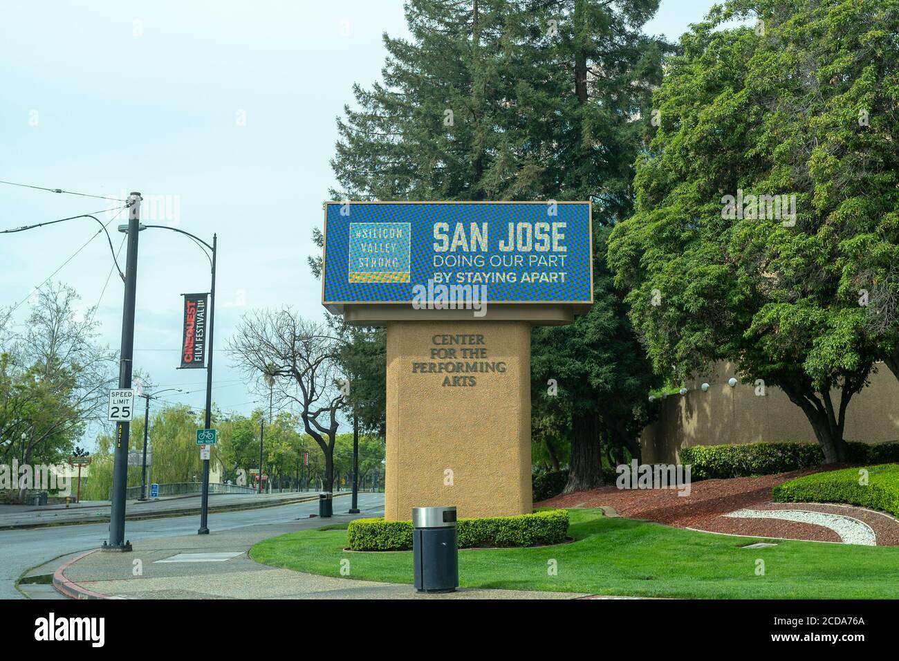 Cartello all'ingresso del San Jose Center for the Performing Arts nella Silicon Valley, San Jose, California, 28 marzo 2020. () Foto Stock