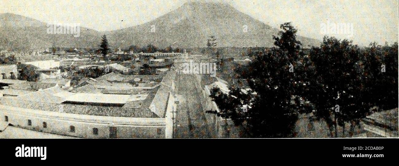 . San Nicola [serial] . e la vostra linea passa attraverso una successione di montagne vive. Qui è il più grande vulcano e zona terremoto nel mondo. Alcune delle vette stanno calpando la fiamma e le ceneri; alcune stanno gettando i mightygeyser di acqua calda; alcune sono ora di schiumberingnow, ma nessuno sa quando si avvieranno. Difficilmente un villaggio o una città in questa parte superiore del theworld, ma è stato scosso a pezzi mezza dozzina di volte. Centonovanta terremoti hanno oscillato Antigua, Guatemala, da quando è stato prima sopraffatto dall'eruzione del Monte. Agua il 29 luglio 1773. Questo è il più indisciplinato di tutta l'Am centrale Foto Stock