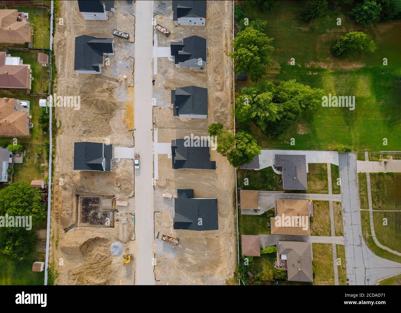 Una proprietà residenziale in una nuova casa costruita sotto residenziale costruzione Foto Stock