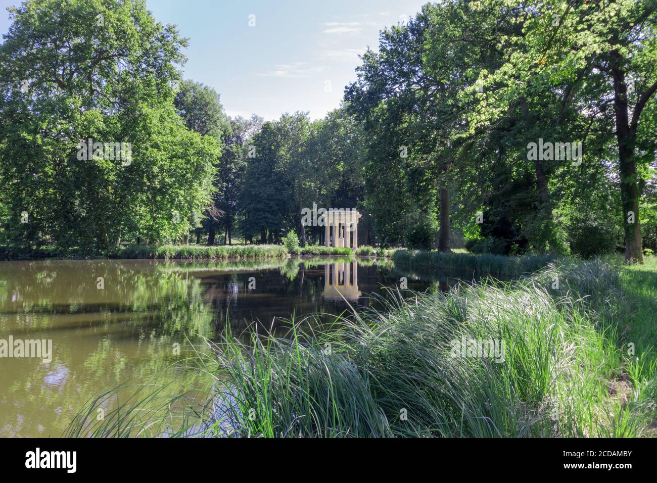 Chantilly città con i suoi parchi romantici, il castello e le scuderie Foto Stock