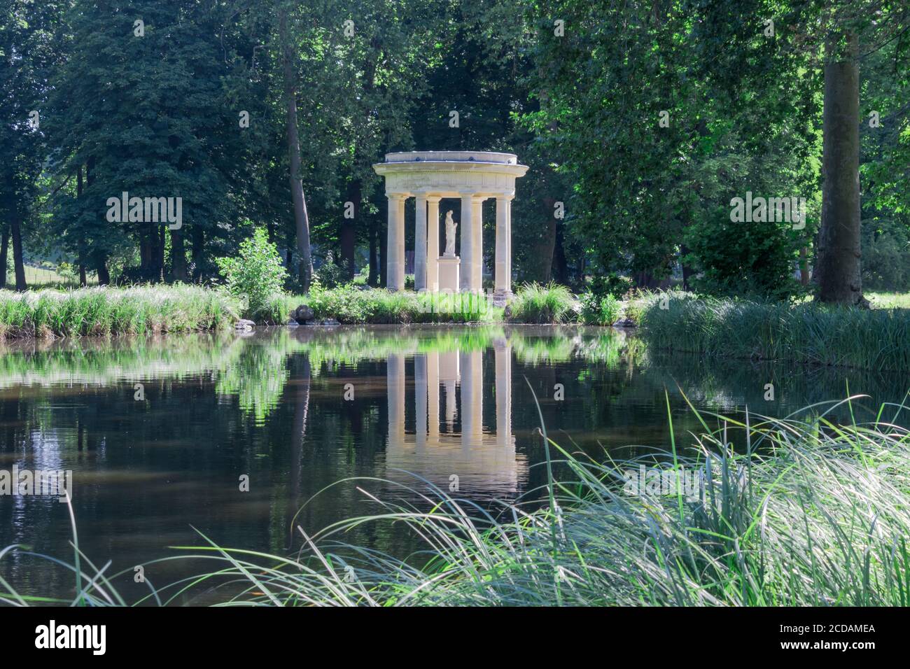 Chantilly città con i suoi parchi romantici, il castello e le scuderie Foto Stock