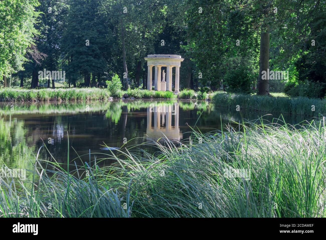 Chantilly città con i suoi parchi romantici, il castello e le scuderie Foto Stock