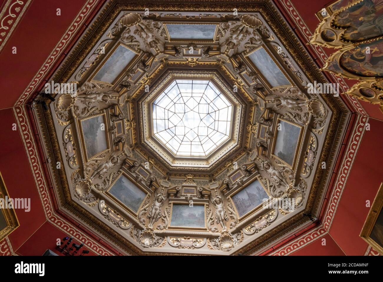 Chantilly città con i suoi parchi romantici, il castello e le scuderie Foto Stock