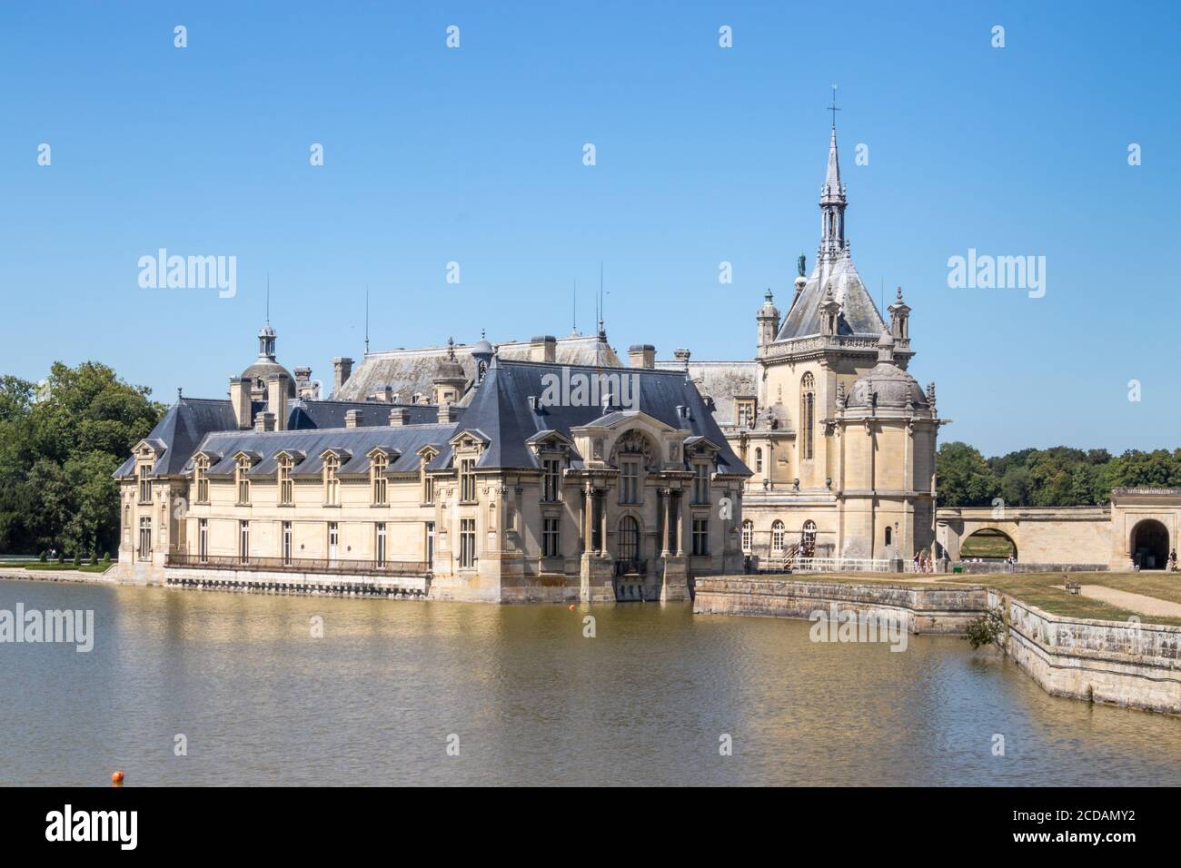 Chantilly città con i suoi parchi romantici, il castello e le scuderie Foto Stock