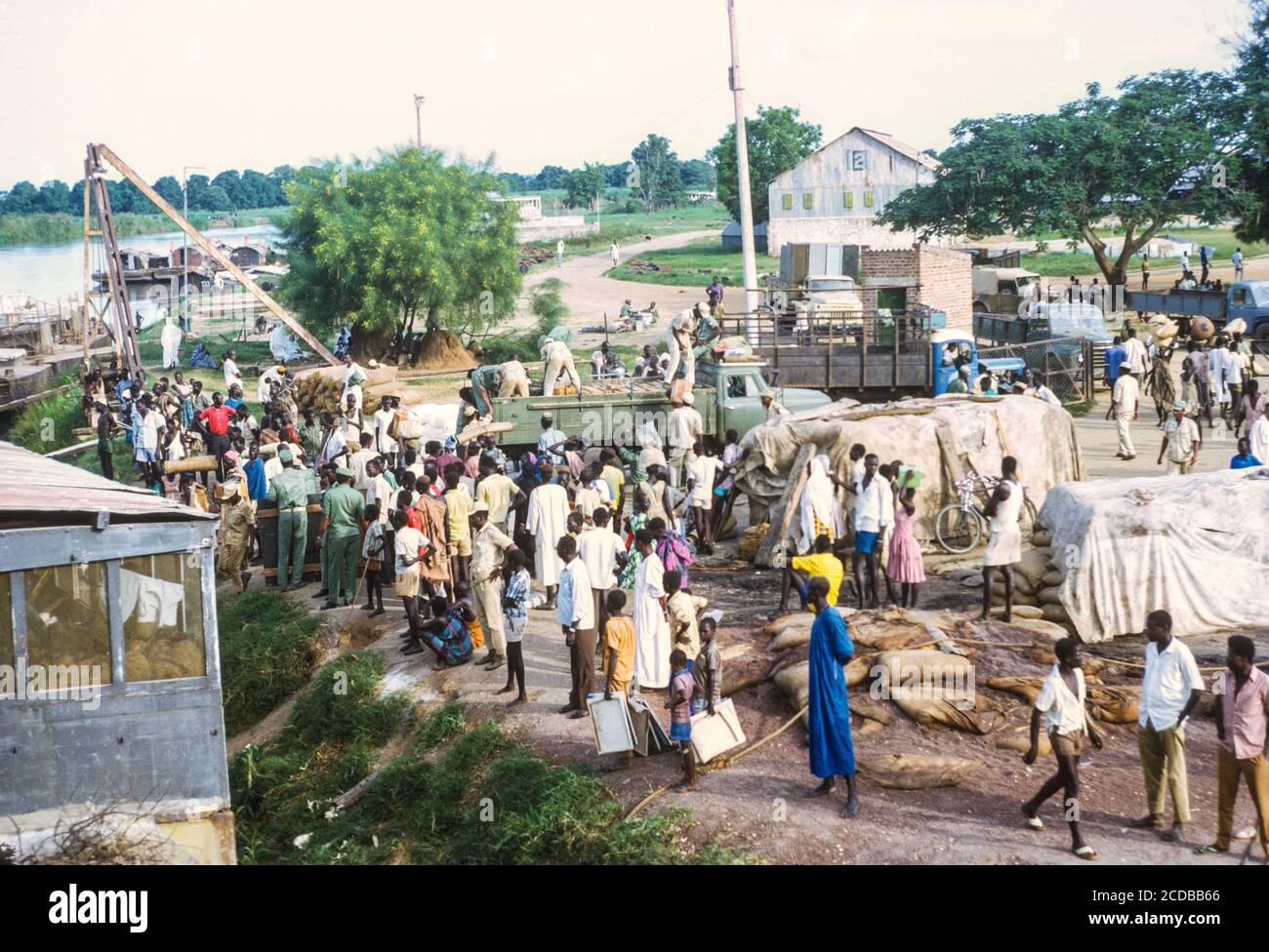 Sudan del Sud. Trasporto sul Nilo. Juba Boat Landing. Fotografato nel settembre 1972. Foto Stock