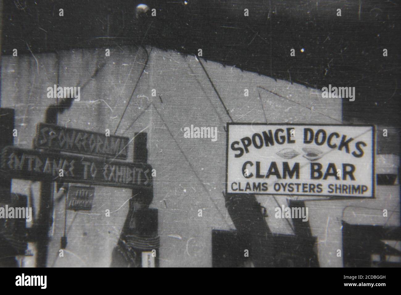 Bella fotografia in bianco e nero degli anni '70 del Clam Bar Sponge Docks. Foto Stock