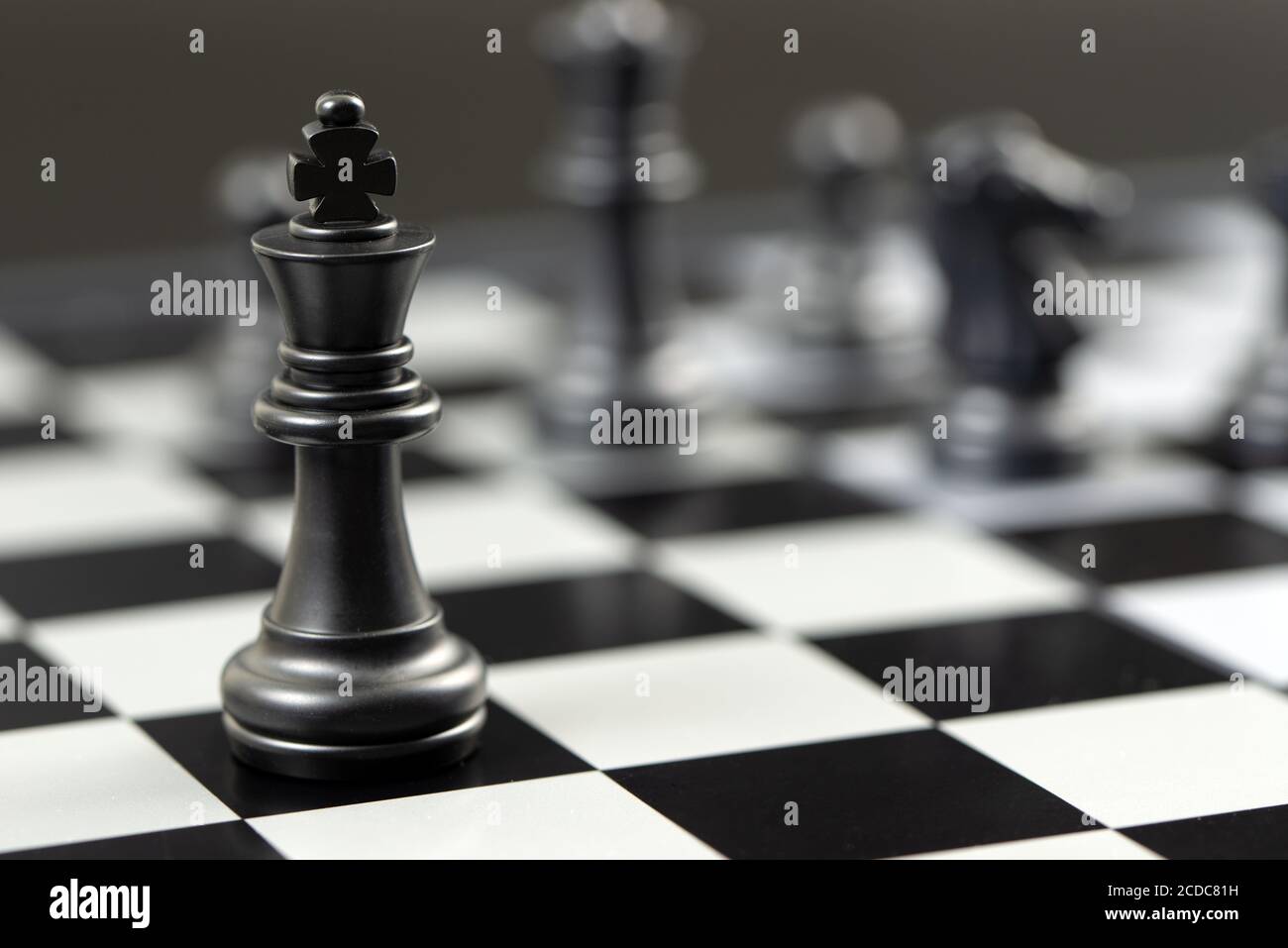 Pezzi di scacchi sulla scheda Foto Stock