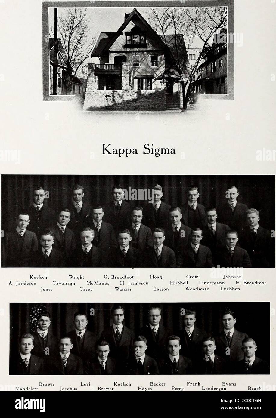 . Il distintivo . Membri di Hiram SandbornEdward Nelson Whitney IN FACULTYBurr Jones William Stanley Marshall Max Mason Julius Emil Olson Edward Thomas Owen MEMBRI di UNIVERSITY1915 Howard Leslie Heald Louis Howell Williams Miltimore Witherall Brush Nelson George Brittingham Henry Dorr Wakefield Raymond Wood JordanJohn Fletcher HarperLincoln Bigelto Gatterman Smith 1916 1917 AntesCharles Delos MortonJacob Grafius CalvertLouis George Brittingham James George Clark, COLLEGE OF LAW Jones Spencer Pullen Phillip Colder Sanborn Samuel Crane VailJohn Sanders HohmannCharles Scriber Foto Stock