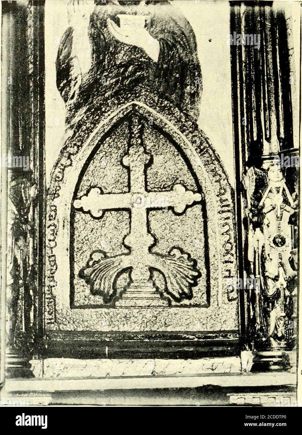 . Caste e tribù dell'India meridionale. Assistito da K. Rangachari, l'apostolo sbarcò a Malan-kara, o, più correttamente, a Maliankara vicino a Cranganur (Kodungallur), i Mouziris dei Greci, o Muyirikodedelle lastre di rame ebraiche. Mouziris era un porto vicino alla foce di un ramo del fiume Alwaye, molto fres-quented nei loro primi viaggi fornisce dai commercianti fenici ed europei per il pepe e le spezie di questa costa, e allo scopo di prendere in acqua dolce e-sions. La storia va che San Tommaso fondò sette chiese in diverse stazioni a Cochin e Travancore, e convertito, em Foto Stock