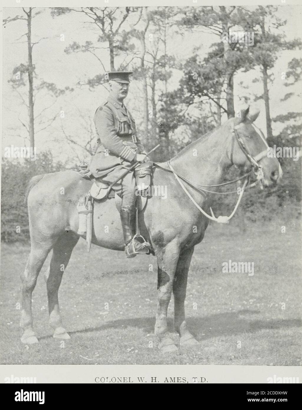 . La storia del 2/4 Oxfordshire e Buckinghamshire Light Infantry . fino alle 4.30 del 21 marzo 1918, questi soldati coraggiosi, enormemente numerati e completamente circondati, stemmedthe grande marea dell'attacco tedesco e bv theirdevoted self-sacrify ha permesso ai loro compagni di ritirarsi in buon ordine. Il secondo tenente Cunning-Ham, l'unico ufficiale sopravvissuto per molte ore, rimeminò in contatto con la sede della Brigade scavato cavo fino all'ultimo momento. Un'ulteriore ri-posizione essendo senza speranza, ricevette le mie istruzioni, dopo una difesa veramente magnifica, per distruggere i thetphone e gli strumenti cu Foto Stock