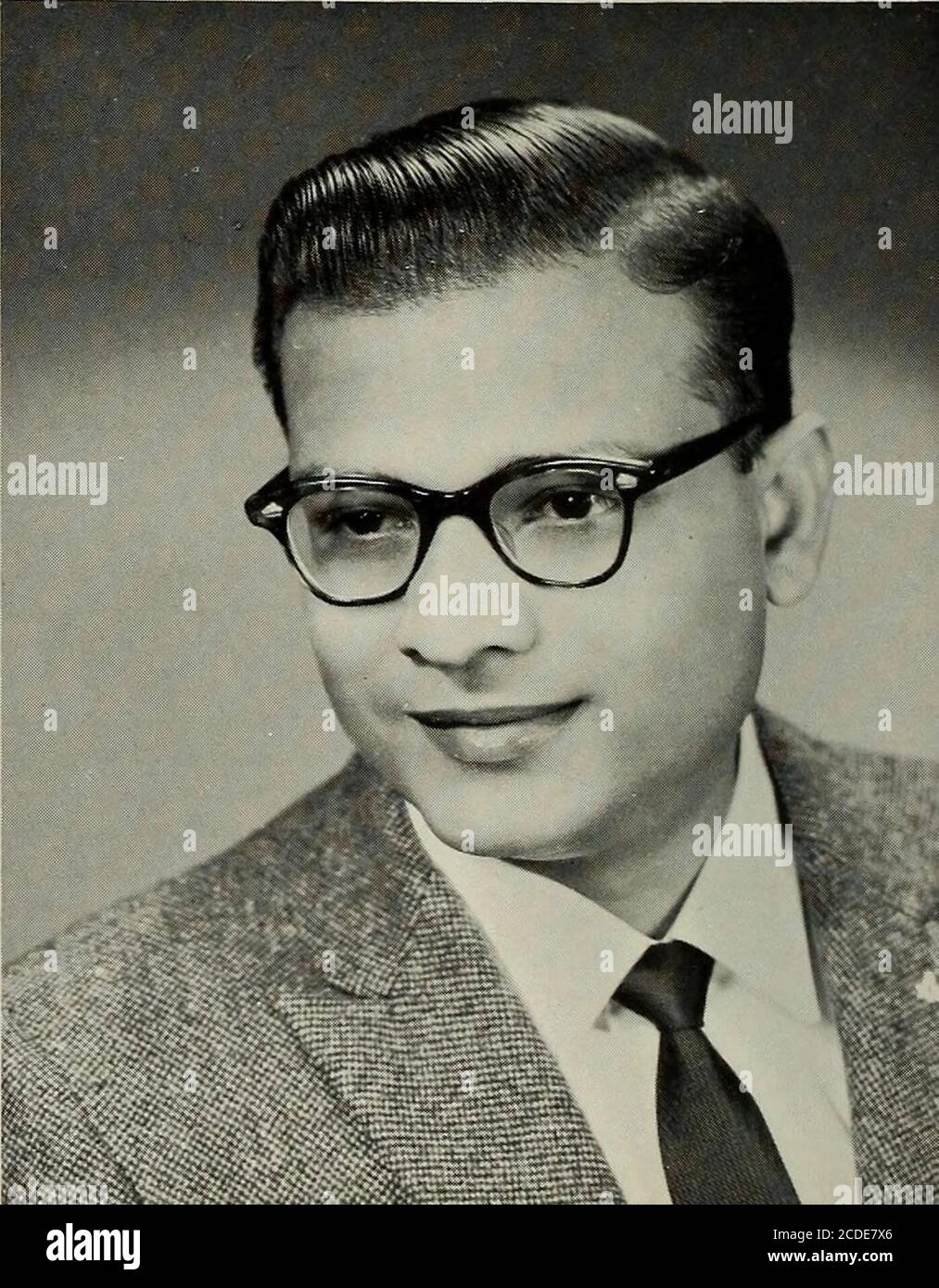 . Il Fabricator : Annuario della New Bedford Textile School . DINESH V. RADIA Master of Science inTextile Chemistry Indirizzo: 16 Gan Pat Bhuvan, Bombay 7, India motto: Vero a me stesso, caritativo per tutti, abetter mondo, spero, perché ho passato il bisway. Ambizione: Essere un chimico di ricerca. P. RAMAKRISHNAM Master of Science InTextile Chemistry Indirizzo: Lalitha Niwas, 8 Hayther Street, Secunderabad, Andhra, India motto: Prestare le orecchie per riservare il mio giudizio. Ambizione: Lavorare per il dottorato e insegnare in un'università nel campo che ho scelto. Foto Stock