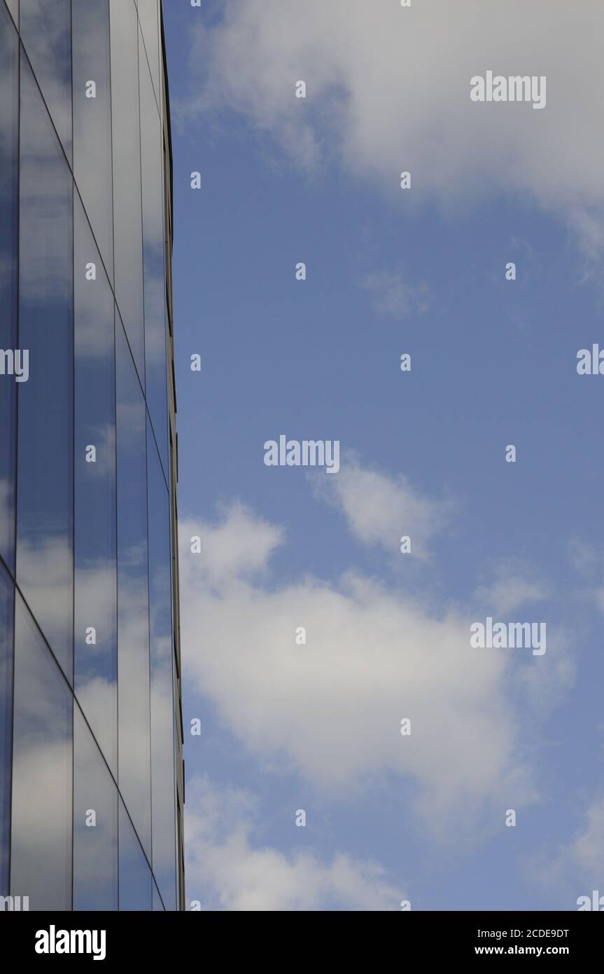 façade di vetro sul Frankfurter Welle Foto Stock