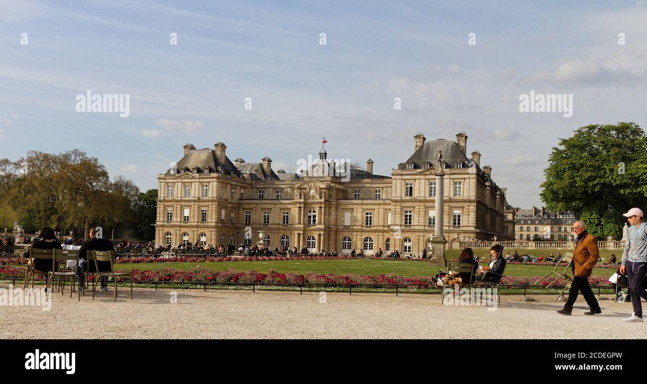 Parigi, Francia-aprile, 4,2017:Palazzo del Lussemburgo, casa del Senato francese, a Jardin du Luxembourg, noto anche come i Giardini del Lussemburgo a Parigi, Francia Foto Stock