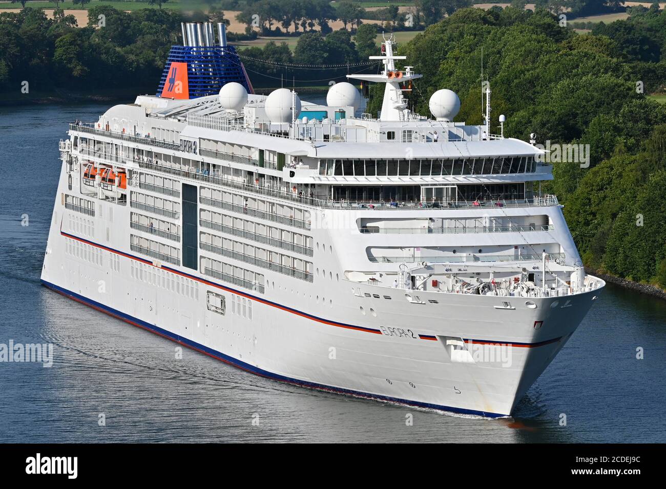 Nave da crociera Europa 2 passando per il canale di Kiel Foto Stock