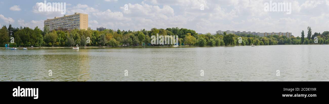Bucarest, Romania - 07 settembre 2019: Vista panoramica del Lago Titan a Bucarest, Romania. Foto Stock