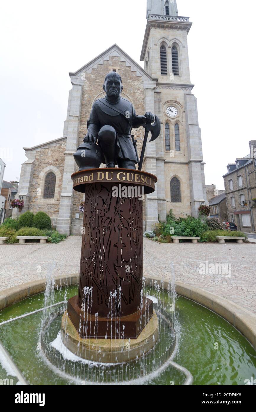 Statua monumentale en bronze de Du Guesclin ,Sculpteur : Patrick BERTHAUD Foto Stock