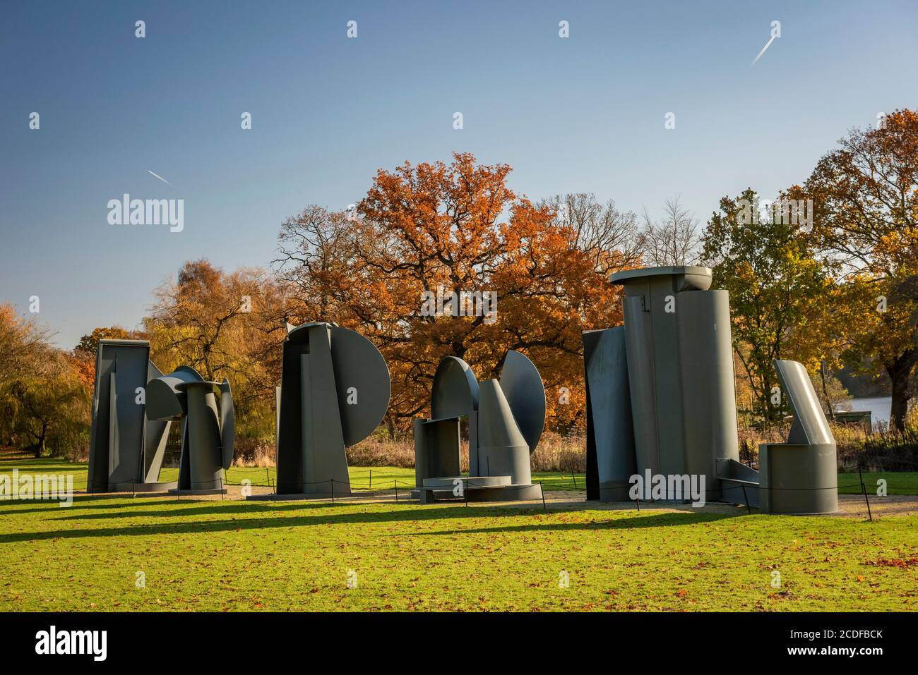 'Promenade' dello scultore Anthony Caro allo Yorkshire Sculpture Park vicino a Wakefield, Yorkshire, Regno Unito Foto Stock