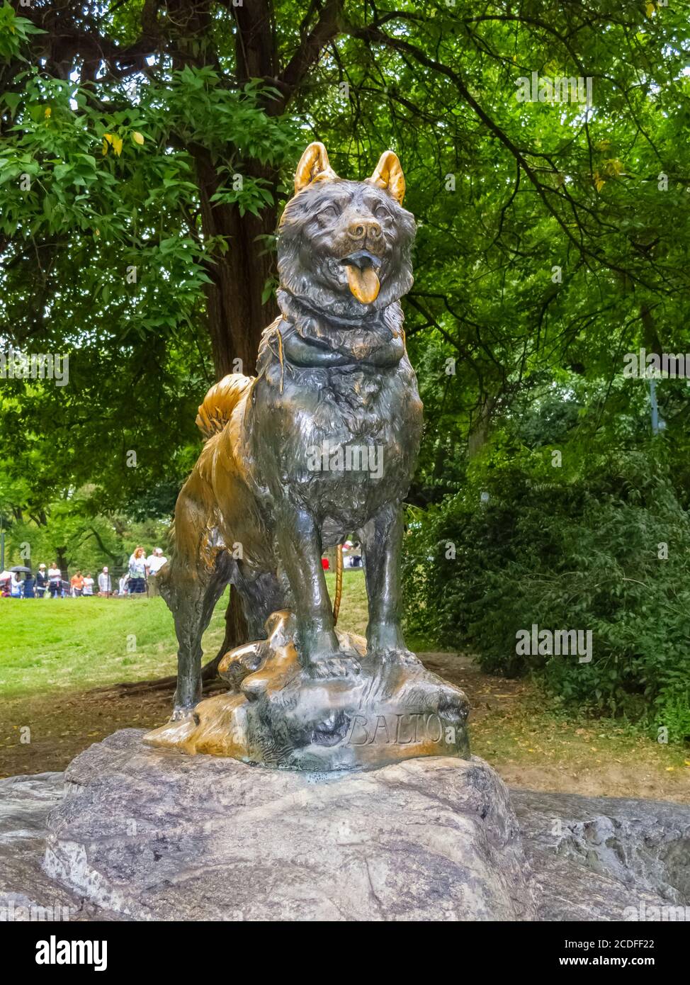 La statua in bronzo del cane da slitta BALto di Frederick Roth, Central Park, Manhattan, New York City, New York, USA Foto Stock