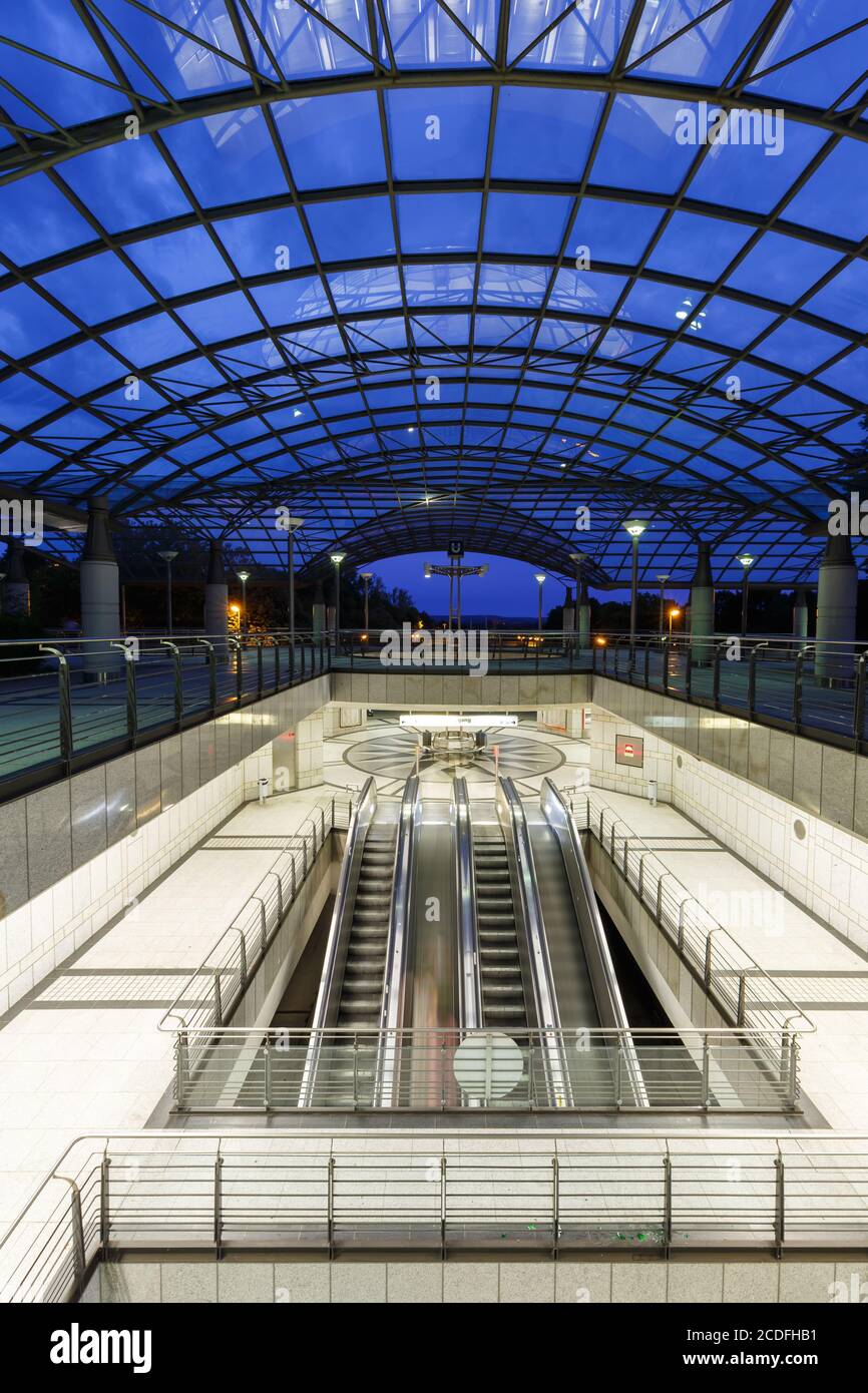 Dortmund, Germania - 9 agosto 2020: Stazione della metropolitana Dortmund Stadtbahn Westfalenhallen in Germania. Foto Stock