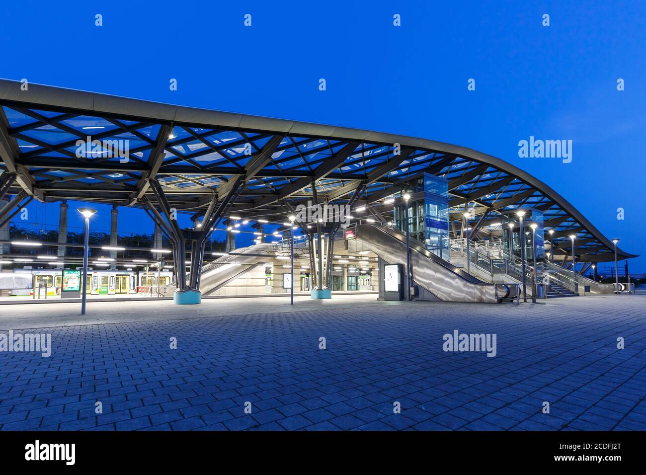 Hannover, Germania - 8 agosto 2020: Stazione MRT Stadtbahn della metropolitana di Hannover Messe Ost EXPO Plaza in Germania. Foto Stock