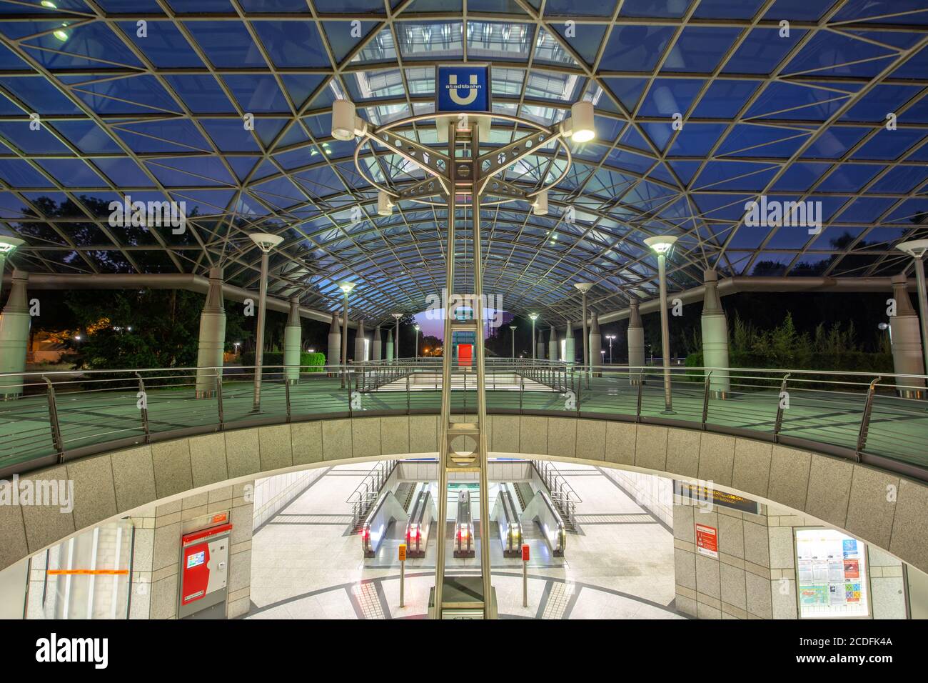 Dortmund, Germania - 9 agosto 2020: Stazione della metropolitana Dortmund Stadtbahn Westfalenhallen in Germania. Foto Stock
