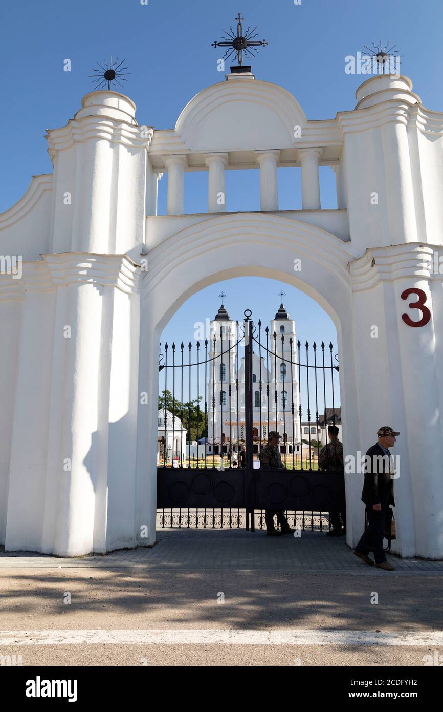 Porte della Basilica di Aglona nella regione di Latgale in Lettonia. Tipicamente la basilica attrae 300,000 pellegrini cattolici romani sull'Assunzione di Maria (1 Foto Stock