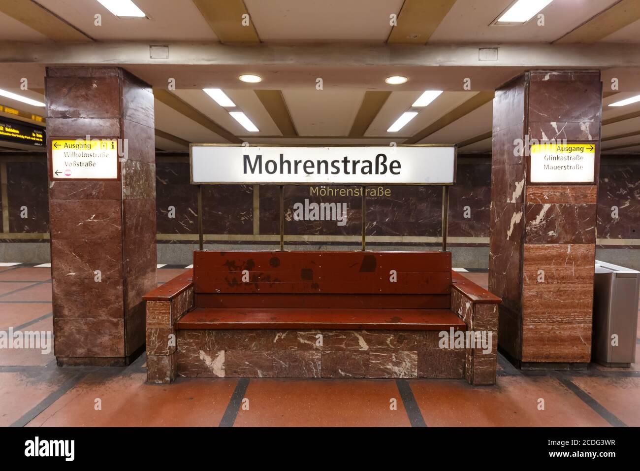 Berlino, Germania - 20 agosto 2020: Mohrenstraße Berlin U-Bahn Metro Tunnel Station Mohrenstrasse in Germania. Foto Stock