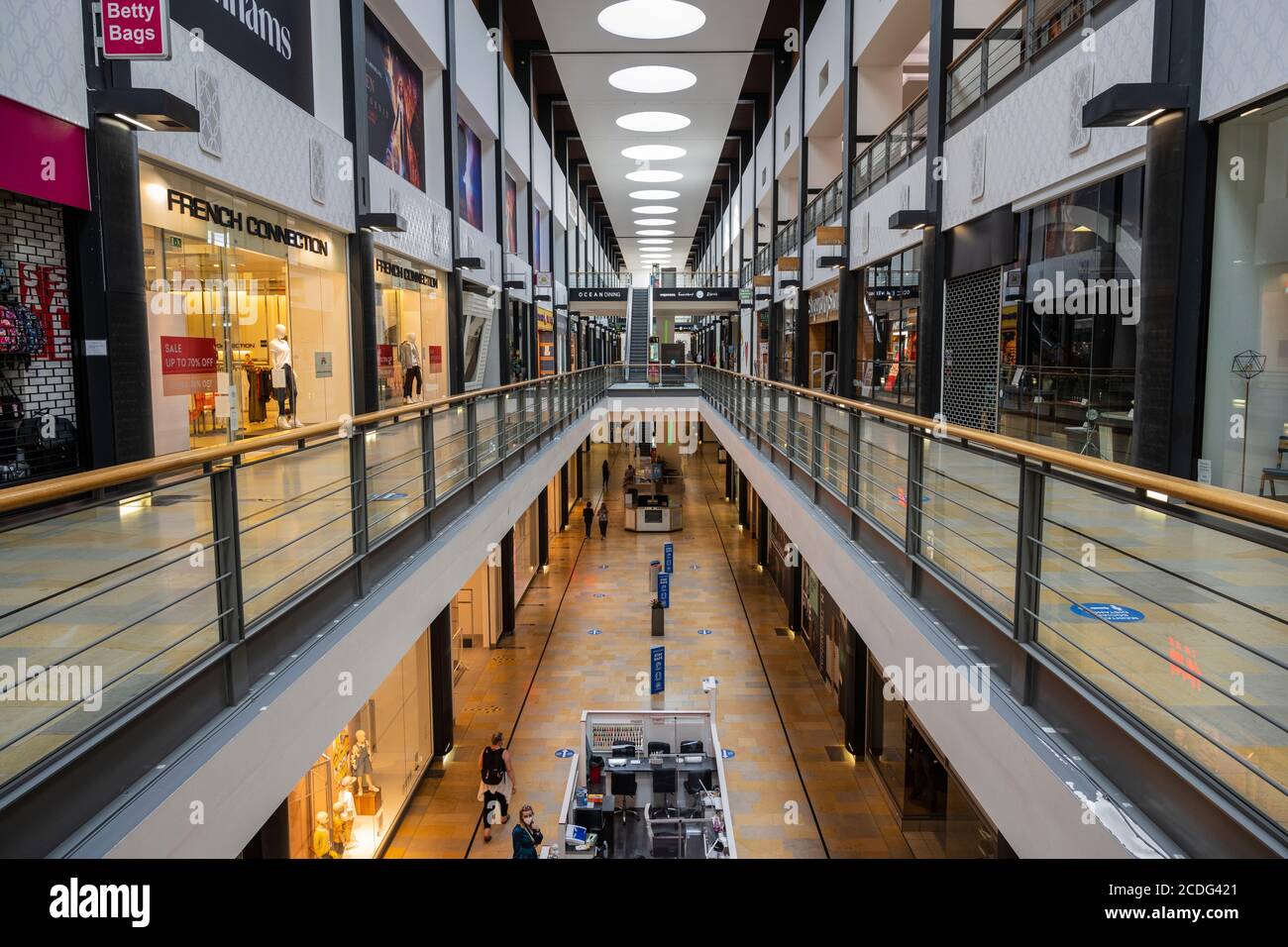 All'interno dell'Ocean Terminal Shopping Centre a Leith, Edimburgo, Scozia, Regno Unito Foto Stock