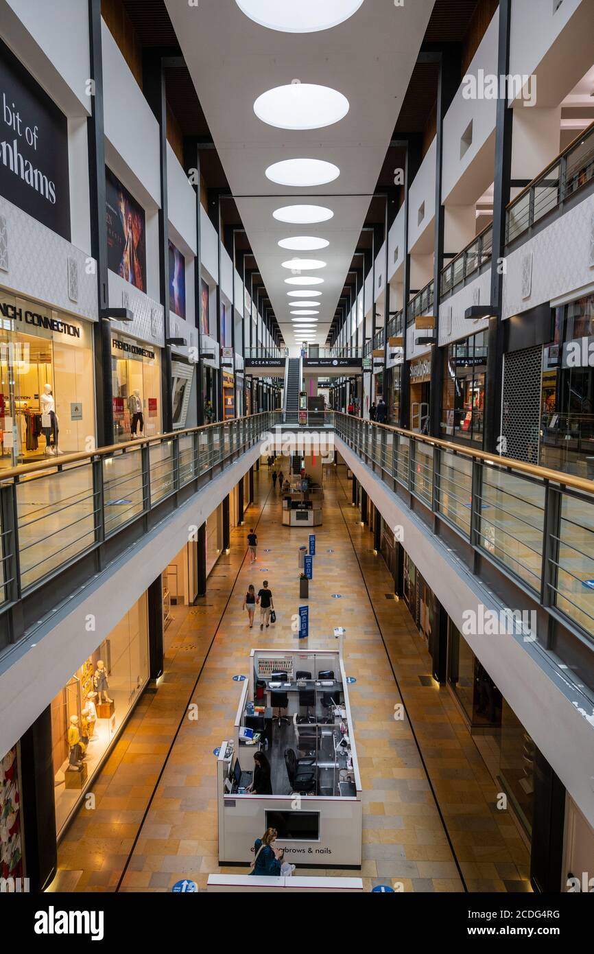 All'interno dell'Ocean Terminal Shopping Centre a Leith, Edimburgo, Scozia, Regno Unito Foto Stock