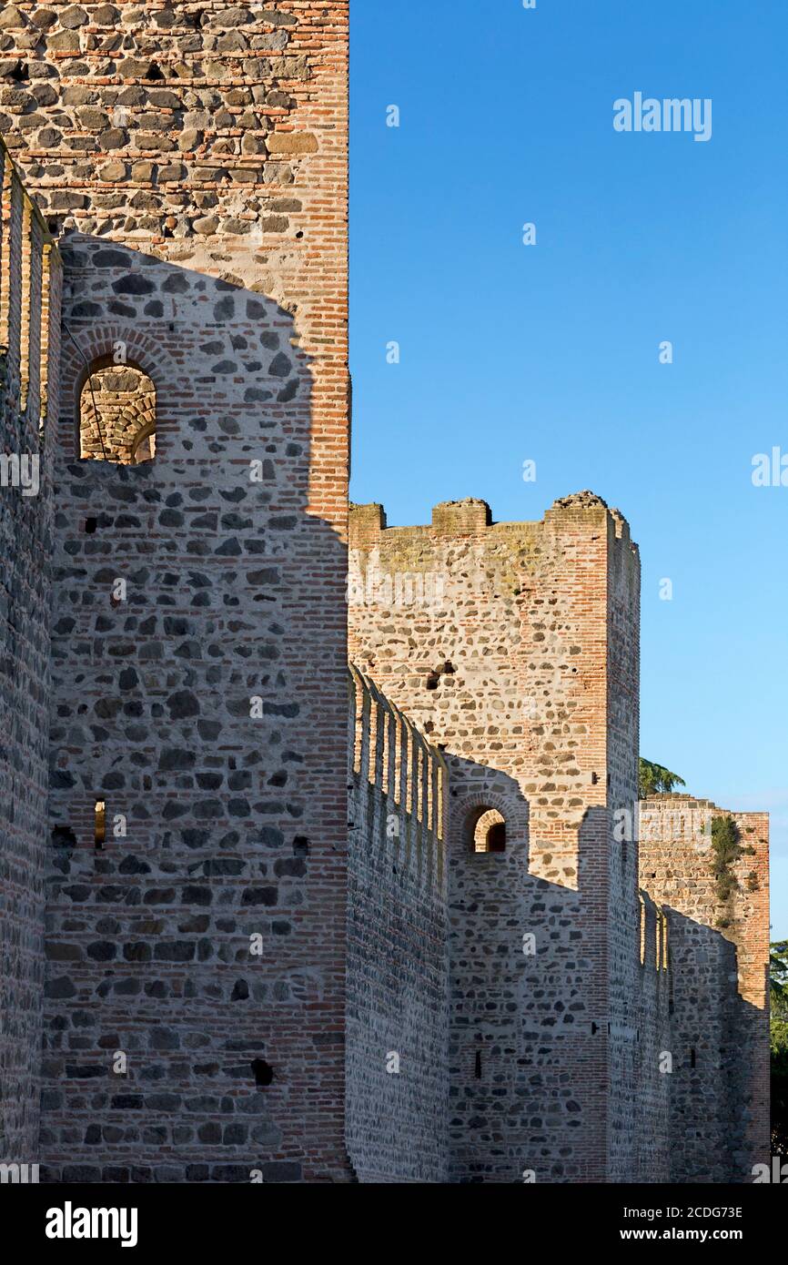 Torri medievali e mura del castello carraese in Este. Provincia di Padova, Veneto, Italia, Europa. Foto Stock