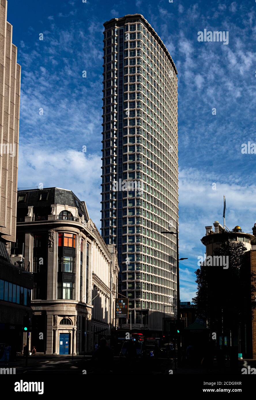 Center Point Building, New Oxford Street, London WC1, Inghilterra, Regno Unito. Foto Stock