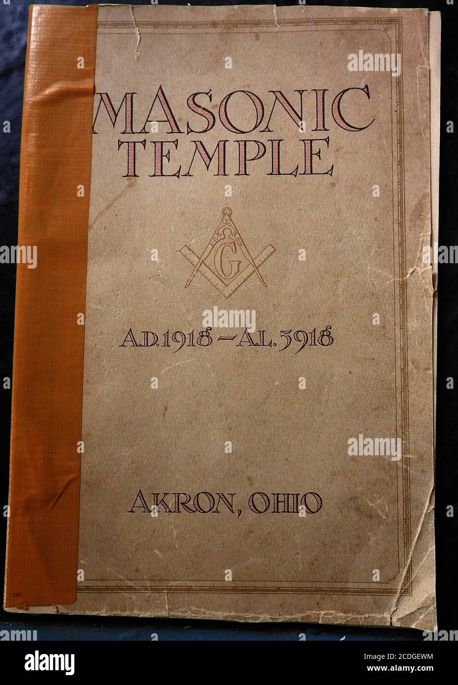 1918 illustrazione della copertina dal libretto commemorativo prodotto all'apertura del nuovo Tempio Masonic ad Akron, Ohio, USA (ora Greystone Hall 103 South High St, centro di Akron, Ohio. Foto Stock