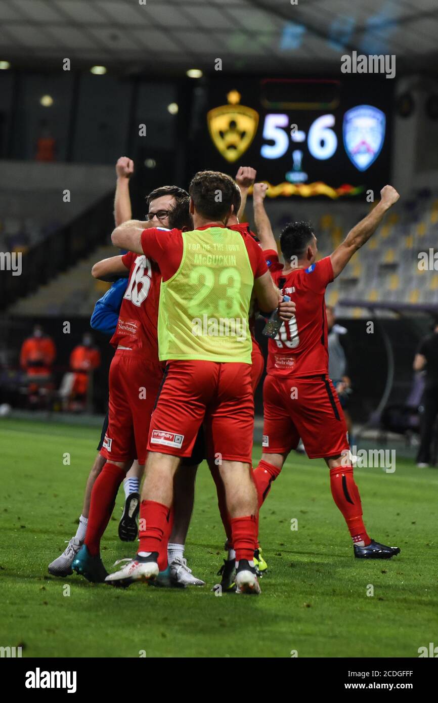 Maribor, Slovenia. 27 Agosto 2020. I giocatori del Coleraine FC festeggiano durante la partita di qualificazione della UEFA Europa League tra NK Maribor e Coleraine FC allo stadio Ljudski vrt.Punteggio finale: Maribor 1:1 Coleraine, Coleraine ha vinto dopo penalità 4:5. Credit: SOPA Images Limited/Alamy Live News Foto Stock