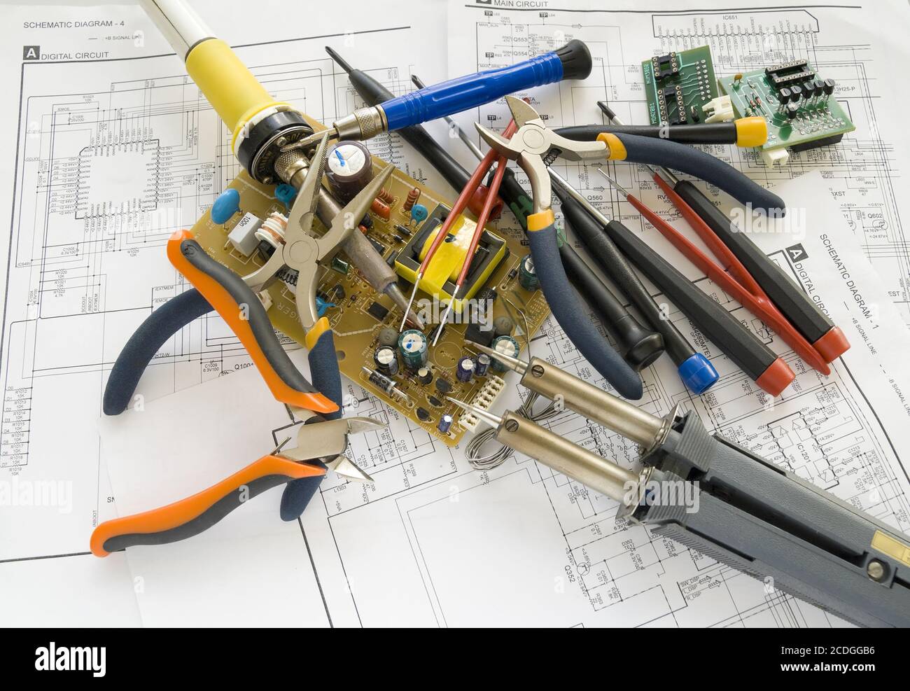 Luogo di lavoro per la riparazione di dispositivi elettronici Foto Stock