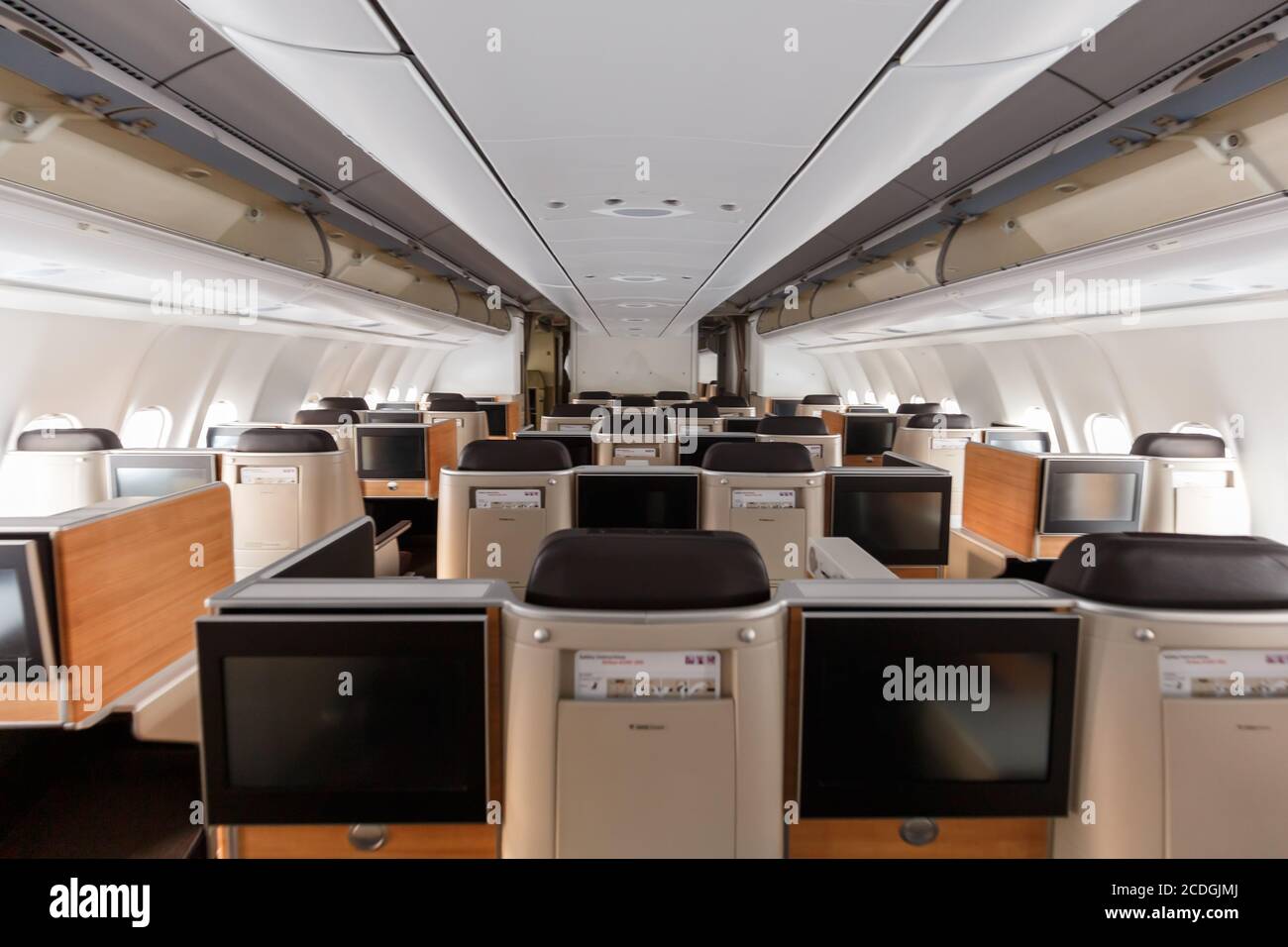 Zurigo, Svizzera - 22 luglio 2020: Swiss Airbus A340-300 Airbus cabina Business Class all'aeroporto di Zurigo (ZRH) in Svizzera. Airbus è un europeo Foto Stock
