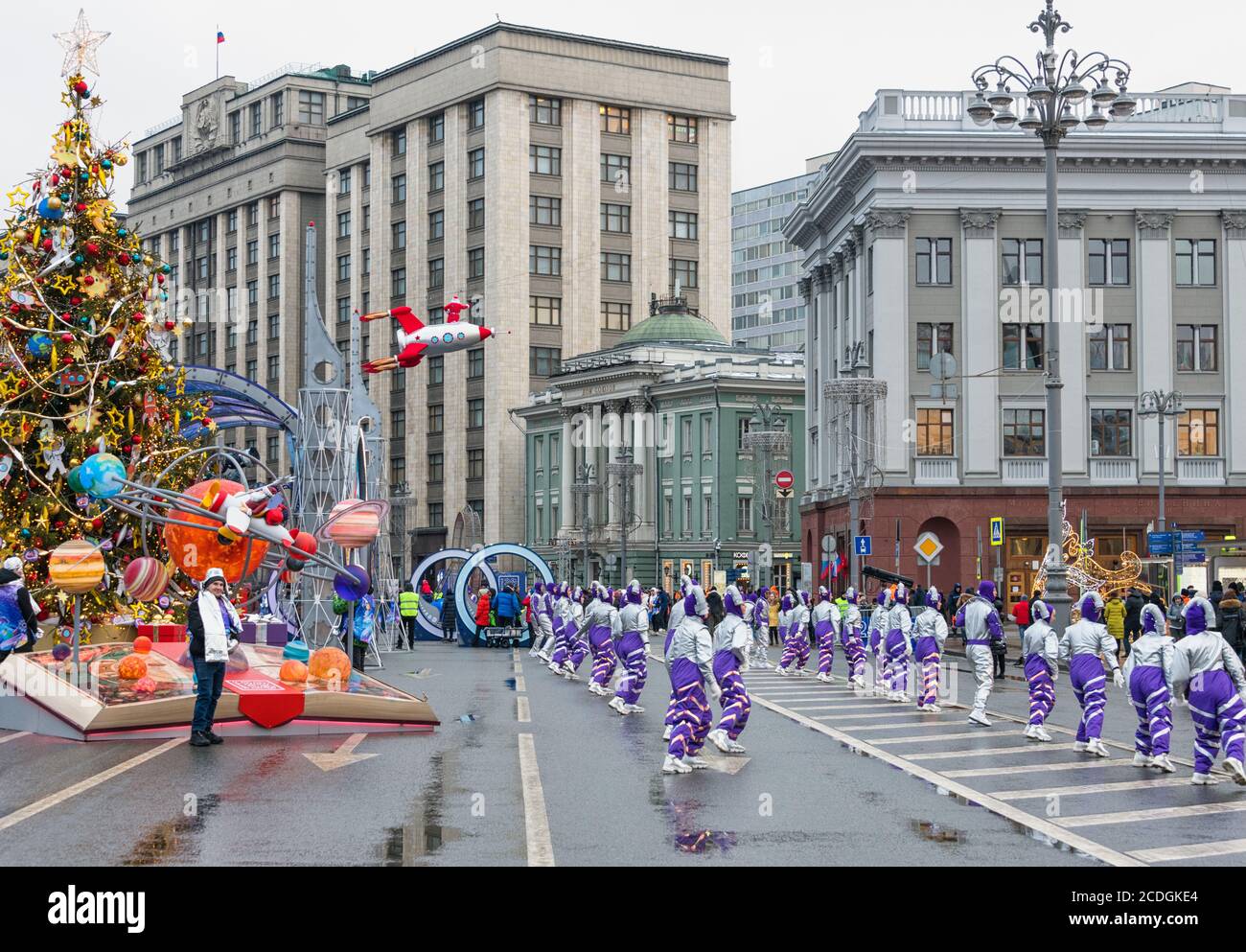 Festa di strada a tema spaziale di Capodanno sulla Piazza del Teatro, Mosca, Russia Foto Stock